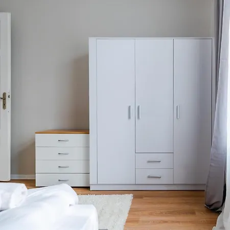 Boutique 2-bedroom In Apartment *